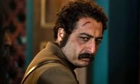عکس هنری بازیگر شکارگاه در ترکیبی از نور و تاریکی