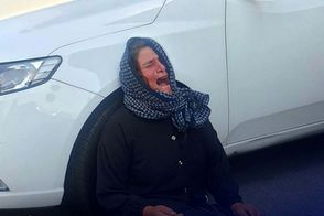 التماس مادر قاتل به مادر الهه مقابل دادگاه