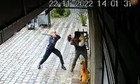 حمله هولناک به یک نوازنده با باتوم و سگ!