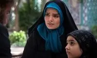 تیپ شیک و سیاه و سفید بازیگر آوای باران در یک مراسم