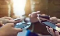 موبایل با دستتان چه می‌کند؟