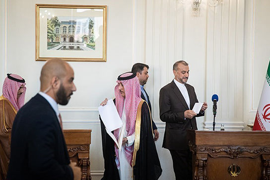 جنجال در نشست خبری وزیر خارجه عربستان در تهران