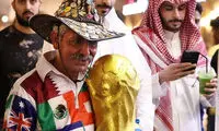 پوشش عجیب هوادار ایرانی در قطر