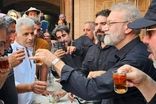 همراهی مداحی معروف با علی لاریجانی در مسیر کربلا 