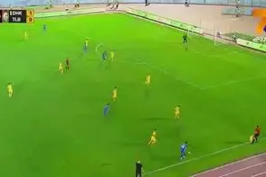 سجده شکر منصوریان در برابر گل‌محمدی