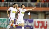 ستاره پرسپولیس روی دست هم‌تیمی خود بلند شد