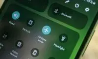 روشن گذاشتن گوشی در پرواز؛ واقعاً خطر داره؟