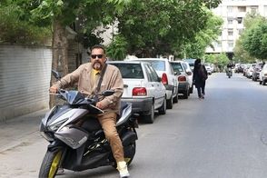 بوسه یک پرسپولیسی بر گونه ساپینتو: استقلال با تو قهرمان می‌شود