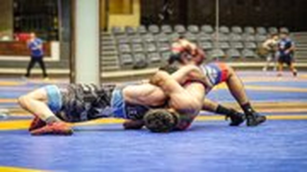 فینال کشتی بین سرخابی‌ها به جنجال کشید