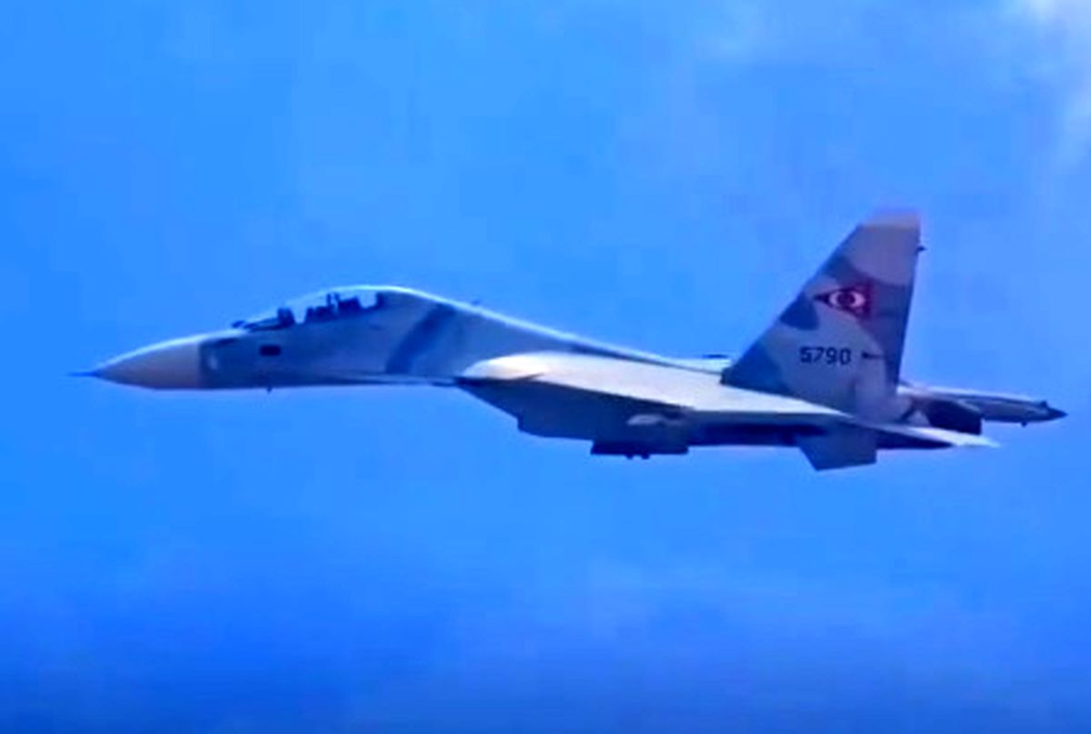 جنگنده‌های اف16 و سوخو 30 ونزوئلا به پرواز درآمدند