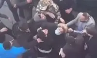 آقایان! عجالتاً این چند مرد بی‌نزاکت را مجازات کنید