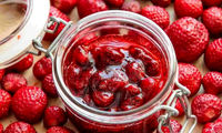 مربای توت‌فرنگی را با این روش ویژه درست کنید!