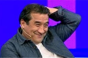 معاون صداوسیما تا کمر برای خداداد عزیزی خم شد!