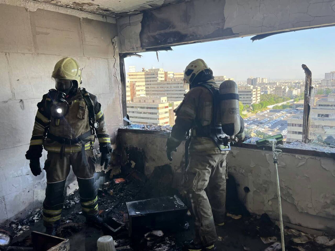 نجات ۴۰ نفر از آتش‌سوزی در اکباتان تهران