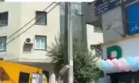 والیبال‌بازی «پست» با بسته‌های مردم در روز روشن