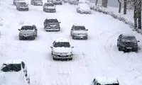 سرسره‌بازی عجیب خودروها روی جاده یخ‌زده
