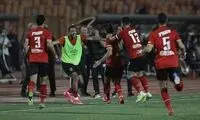 کری‌ موسیمانه برای سرمربی سپاهان با نشان دادن عدد 5!