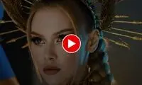 حرکت جنجالی دختر اوکراینی در تقابل با دختر روس