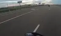 لحظه حمله وحشیانه راننده وانت به سمت یک موتورسوار