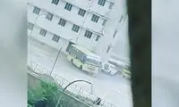 طوفان شدید که باعث چپ کردن اتوبوس شد