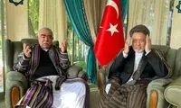 عکس رهبران فراری افغانستان در کنار پرچم ترکیه حاشیه ساز شد