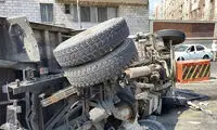 برخورد کامیونت با ۱۱ خودرو در بزرگراه یادگار امام