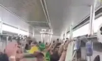 جشن و پایکوبى طرفداران برزیل در متروی قطر