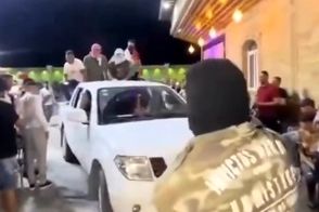 جشن عروسی با الهام از صحنه تحویل گروگان‌های اسرائیلی!
