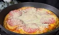 طرز تهیه پیتزای فوری با نان باگت و تخم مرغ در ماهیتابه