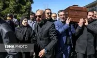 بی‌تابی خانم سفیر در خاکسپاری پدرش در تهران