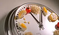 بهترین زمان برای خوردن شام چه ساعتی است؟