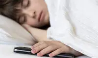 بلایی که نور آبی گوشی بر سرتان می‌آورد