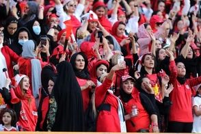 بنر هوادار پرسپولیس علیه درویش جلب توجه کرد