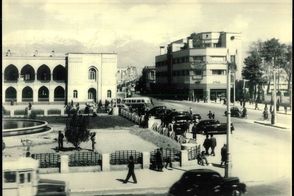 عکس تاریخی از آب‌فروشان چهارراه مخبرالدوله