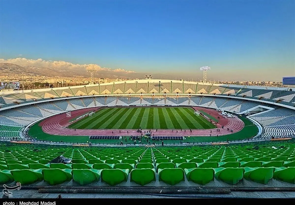 آغاز کاشت چمن هیبریدی در ورزشگاه آزادی