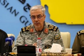 عکسی از شهیدان باقری، محرابی و ربانی در عراق