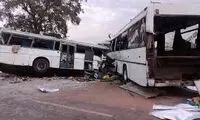 برخورد شدید دو اتوبوس در چهارراه پر رفت‌ و آمد!