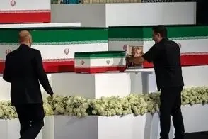 پرچم کشتن ترامپ در مصلی تهران دیده شد