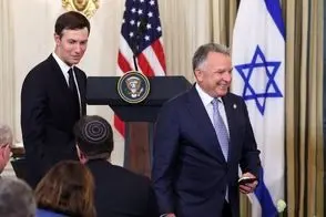 بازدید ویتکاف و کوشنر از ناو آبراهام لینکلن