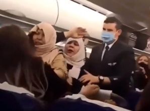 حمله وحشیانه یک مرد به زن مسافر در هواپیما