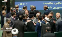 دستان نمایندگان مجلس روی شانه‌های رئیسی!