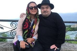 عکس جدید و خانوادگی اکبر عبدی در یک فست‌فودی