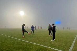 استادیوم شهر اراک زیر مه غلیظ دفن شد!