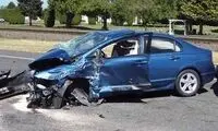 تصادف هولناک کامیون با خودروهای پارک شده 