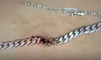 گردنبند تقلبی، جان مرد میانسال را نجات داد