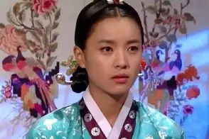 استایل خاص بازیگر دونگ‌یی در مراسم پایانی این سریال