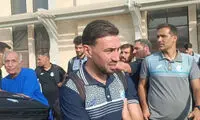بوسه غافلگیرکننده بر گردن منیر الحدادی در اهواز