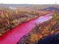 رودخانه‌ای در روسیه قرمز شد!