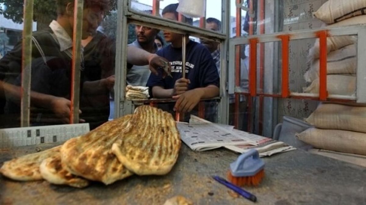 سرقت عجیب نان توسط یک زن
