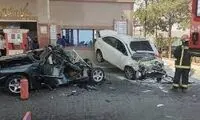 لحظه هولناک برخورد 2 خودرو در پمپ بنزین نطنز